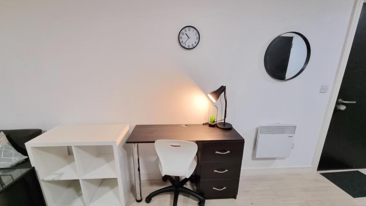 Spacious City Studio / Wifi / Parking Ливърпул Екстериор снимка