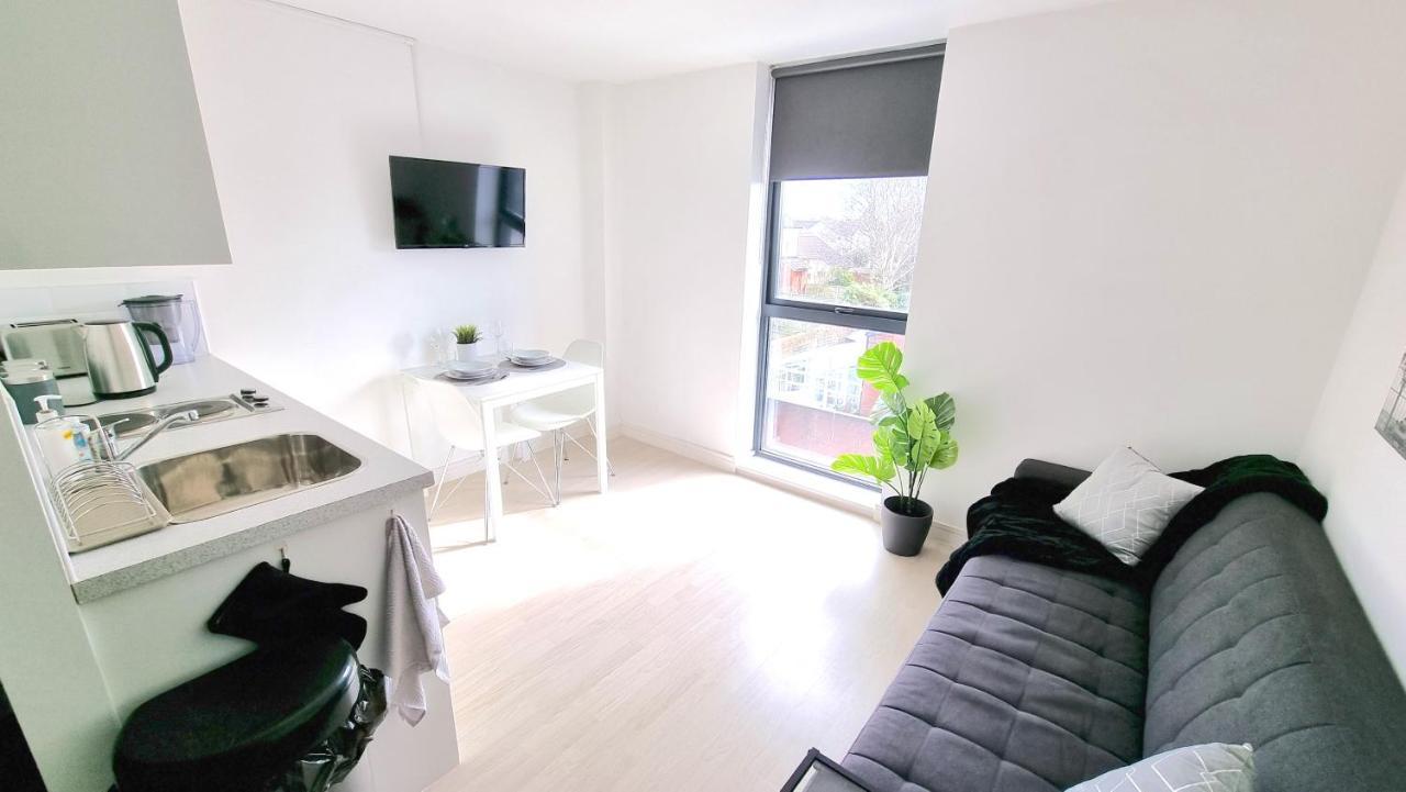 Spacious City Studio / Wifi / Parking Ливърпул Екстериор снимка